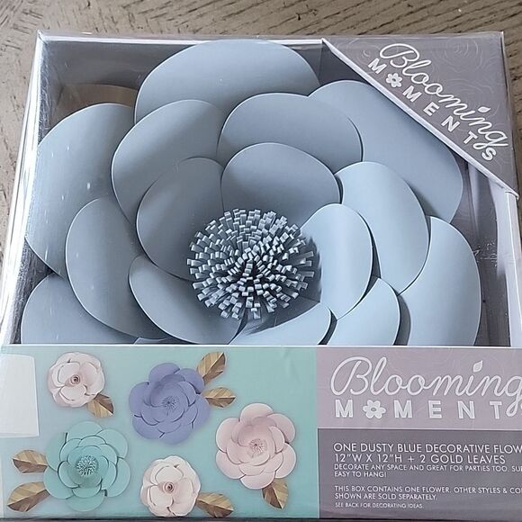 Nursery blue wall hanging decrotive flower with 2 gold leaves dusty blue NWT - Picture 6 of 6